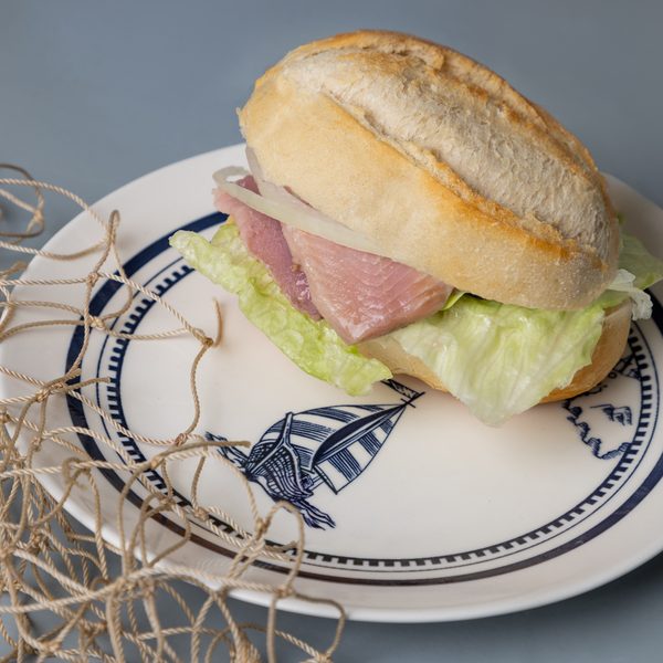Kräutermatjes Fischbrötchen
